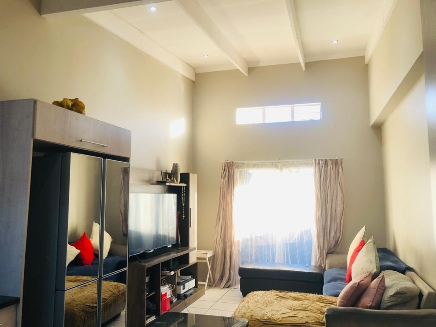 2 Bedroom Property for Sale in Waterval East North West